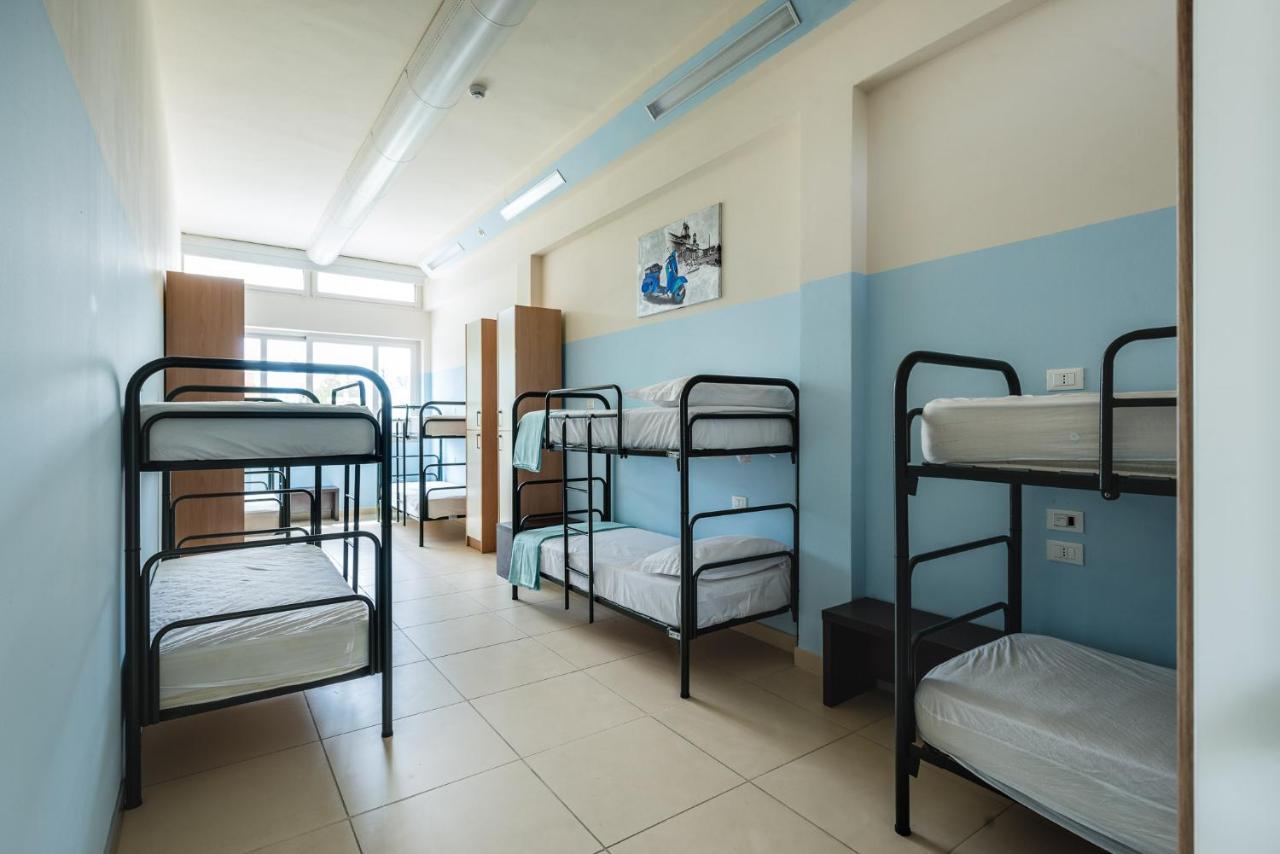 Eliopoli Beach Hostel & Restaurant ตีร์เรเนีย ภายนอก รูปภาพ