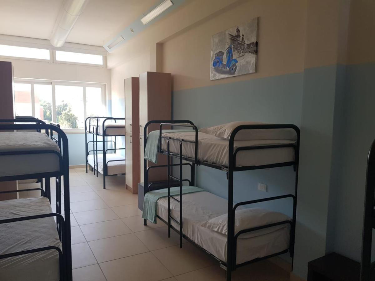 Eliopoli Beach Hostel & Restaurant ตีร์เรเนีย ภายนอก รูปภาพ