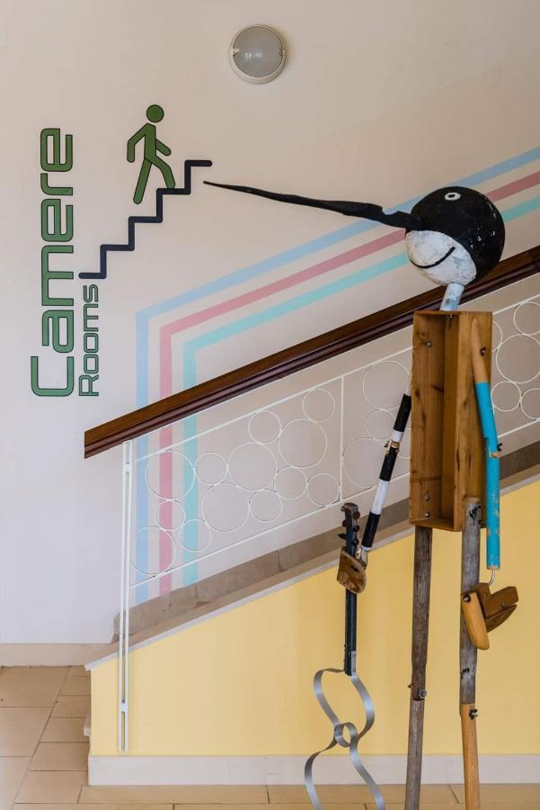 Eliopoli Beach Hostel & Restaurant ตีร์เรเนีย ภายนอก รูปภาพ