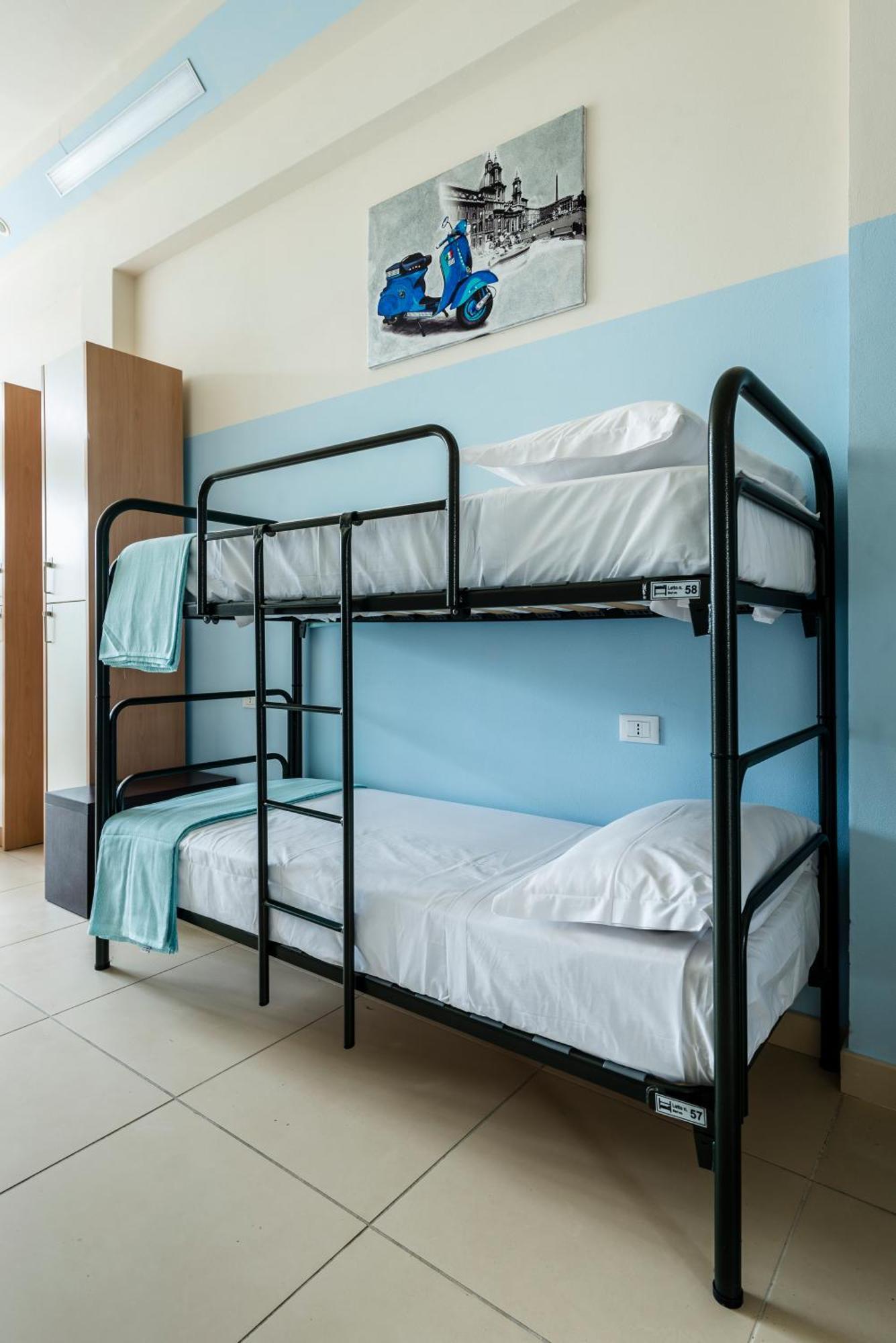 Eliopoli Beach Hostel & Restaurant ตีร์เรเนีย ภายนอก รูปภาพ