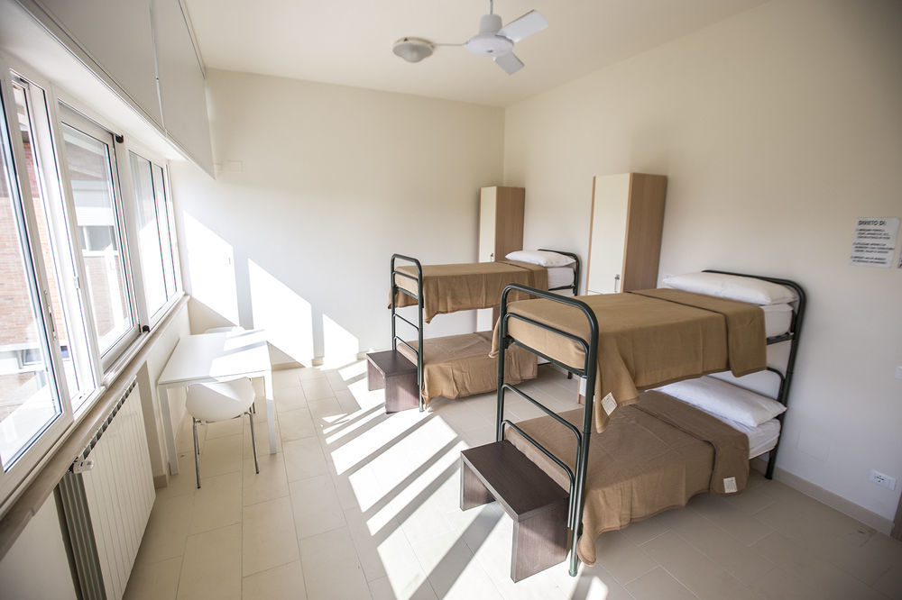 Eliopoli Beach Hostel & Restaurant ตีร์เรเนีย ภายนอก รูปภาพ