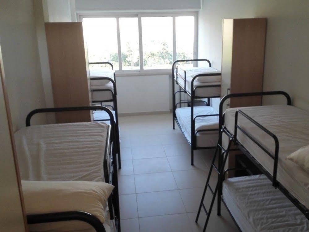 Eliopoli Beach Hostel & Restaurant ตีร์เรเนีย ภายนอก รูปภาพ